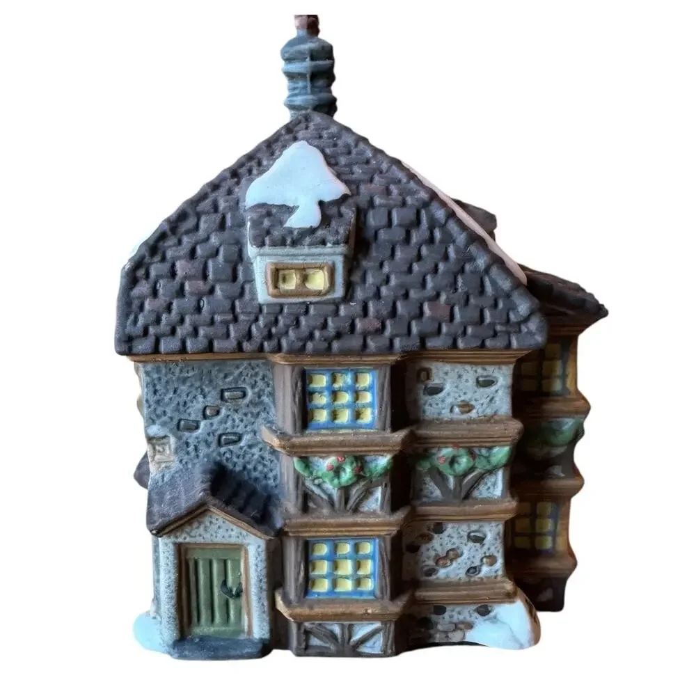 Dept 56 Sir John Falstaff Inn Ornament 1995 Dickens Village Heritage